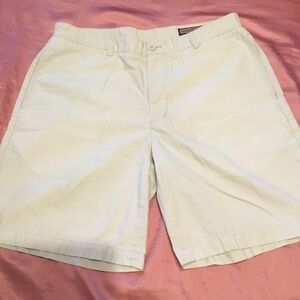 Pre-loved Men’s size 34 Vineyard Vines khaki shorts
